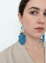 Load image into Gallery viewer, Daisy & Bee Beaded Earring