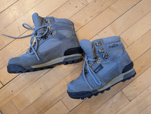 Load image into Gallery viewer, Vasque Gore-Tex Hiking Boots Size 5