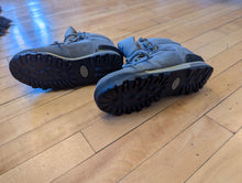 Load image into Gallery viewer, Vasque Gore-Tex Hiking Boots Size 5