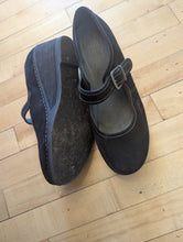 Load image into Gallery viewer, Black Dansko Mary Jane's 41