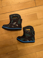 Load image into Gallery viewer, Bogs Dinosaur Boots Infant 6