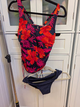 Load image into Gallery viewer, Lands End Swim Suit Womens Size 4