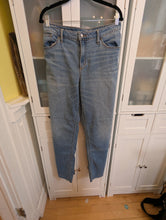 Load image into Gallery viewer, Universal Threads High Rise Wide Leg Jeans Size 16