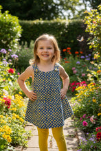Load image into Gallery viewer, Vintage Blue Floral Smock Top 3-4