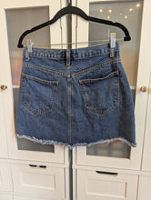 Load image into Gallery viewer, Forever21 Mini Denim Skirt 27/4