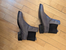 Load image into Gallery viewer, Clarks Chelsea Boots in Gray 9