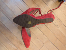 Load image into Gallery viewer, Steffies BNWOT Landmark Lava Wedge 9.5