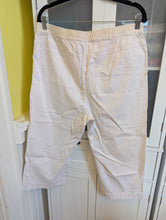 Load image into Gallery viewer, Karen Scott White Capris 12