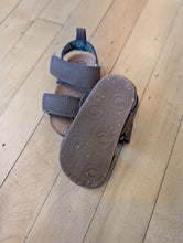 Load image into Gallery viewer, Wonder Nation BNWOT Sandals Infant 4
