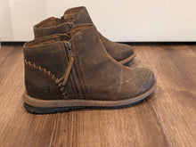 Load image into Gallery viewer, Børn Tavar Distressed Leather Ankle Boots 9
