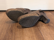 Load image into Gallery viewer, Dansko Ryder Clogs 39