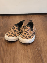 Load image into Gallery viewer, Old Navy Cheetah Print Girls Shoes 5