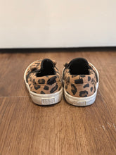 Load image into Gallery viewer, Old Navy Cheetah Print Girls Shoes 5