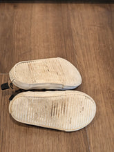 Load image into Gallery viewer, Old Navy Cheetah Print Girls Shoes 5