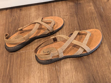 Load image into Gallery viewer, B.O.C by Born, Tan Sandals 7m