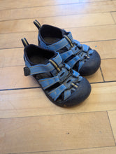 Load image into Gallery viewer, Keens Blue Sandals 6