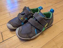 Load image into Gallery viewer, Plae 13.5 Velcro Tennis Shoes
