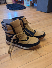 Load image into Gallery viewer, Sorel BNWT Whitney Boots 8.5
