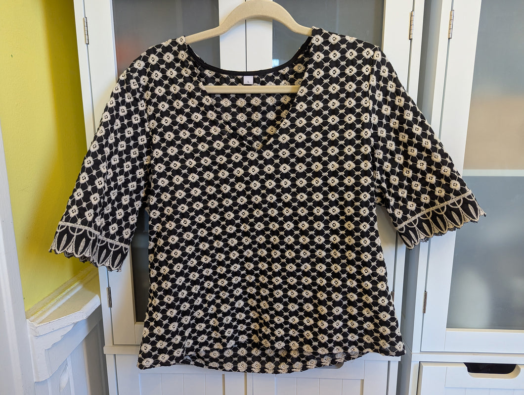Embroidered Daisy Top L