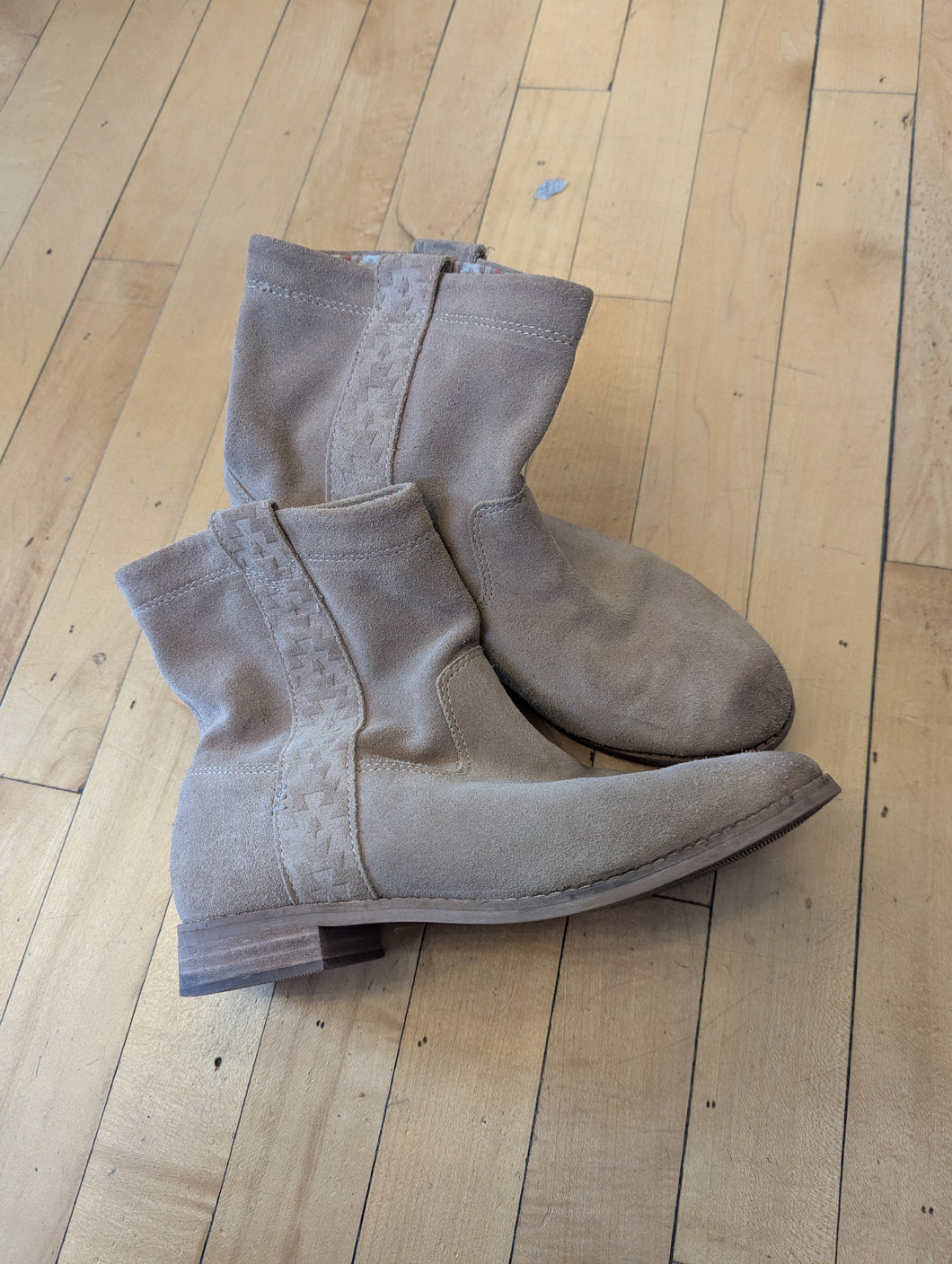 Toms Tan Suede Boots 7 1/2