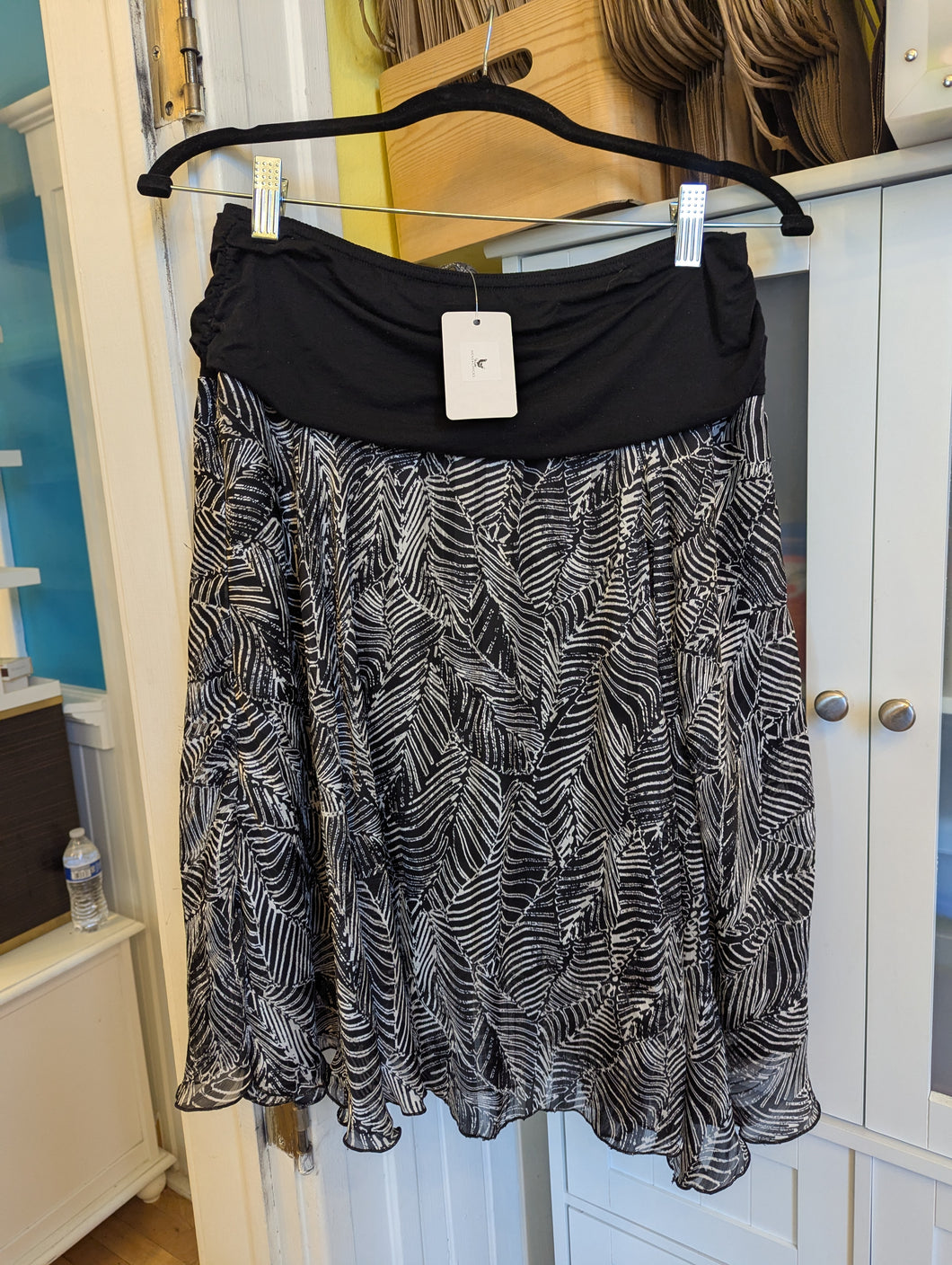 Oasis Collection Black Skirt M