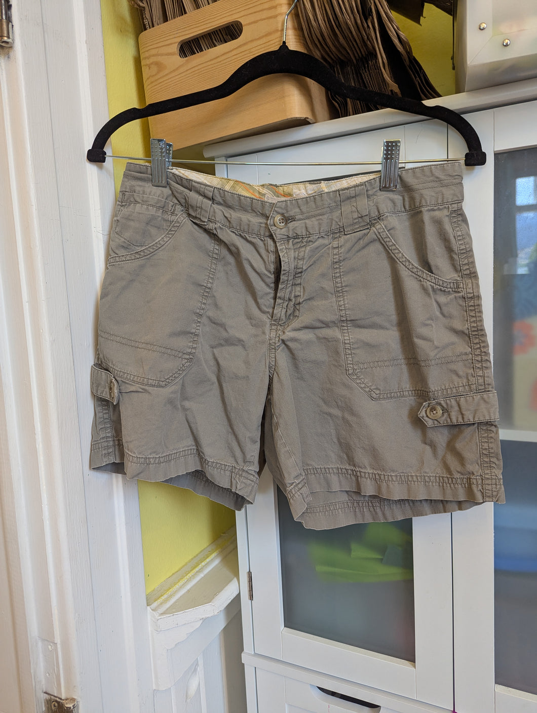 Columbia Khaki Shorts 8