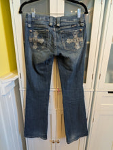 Load image into Gallery viewer, Miss Me Jeans 26
