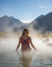 Load image into Gallery viewer, Lands End Swim Suit Womens Size 4
