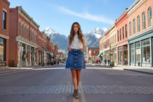 Load image into Gallery viewer, Forever21 Mini Denim Skirt 27/4
