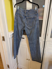 Load image into Gallery viewer, J.Crew Straight Leg 26
