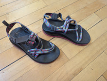 Load image into Gallery viewer, Chacos Sandals Rainbow Youth size 1
