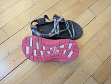 Load image into Gallery viewer, Chacos Sandals Rainbow Youth size 1
