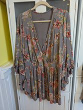 Load image into Gallery viewer, Torrid Floral Super Soft Boho Top 4/26/4X
