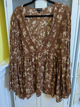 Load image into Gallery viewer, Torrid Brown Floral Blouse 5/30/5X

