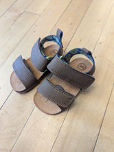 Load image into Gallery viewer, Wonder Nation BNWOT Sandals Infant 4
