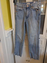 Load image into Gallery viewer, Wrangler Light Wash High Rise Straight 24x28
