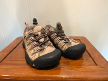 Load image into Gallery viewer, Keens Targhee Brown &amp; Pink Waterproof Hiking Shoe US3/EU 35
