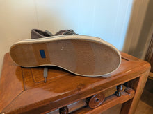 Load image into Gallery viewer, Keds Kickstart Low-Top Sneakers 9
