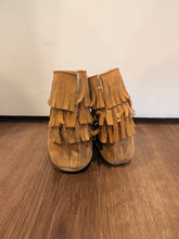 Load image into Gallery viewer, Baby Fringe Lined Boots

