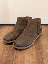 Load image into Gallery viewer, Børn Tavar Distressed Leather Ankle Boots 9
