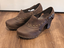 Load image into Gallery viewer, Dansko Ryder Clogs 39

