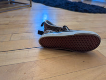 Load image into Gallery viewer, Vans Cheetah Shoes 9.5
