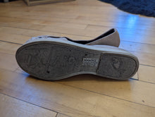 Load image into Gallery viewer, Blowfish Khaki Flats 8
