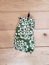 Load image into Gallery viewer, Old Navy Green Cargo Shorts boys size 2t
